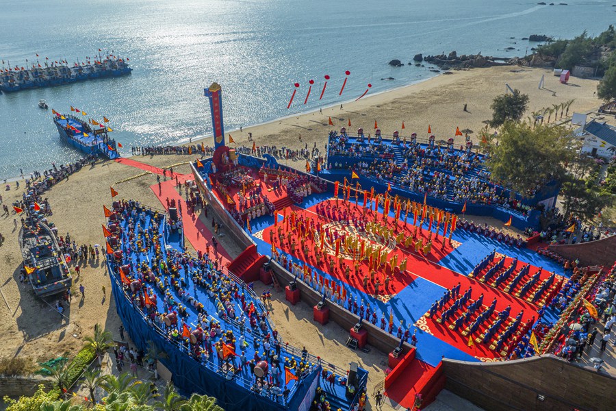 紀(jì)念媽祖逝世1035周年活動在湄洲島下山村深澳底媽祖福船舉行。湄洲媽祖祖廟供圖