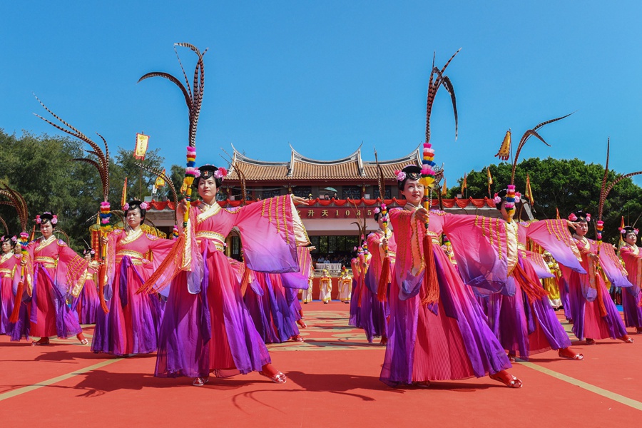 舞者為祭典獻(xiàn)舞。湄洲媽祖祖廟供圖