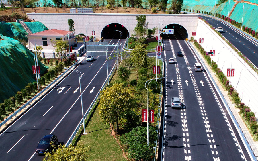 海滄疏港通道通車現(xiàn)場。張昂然攝