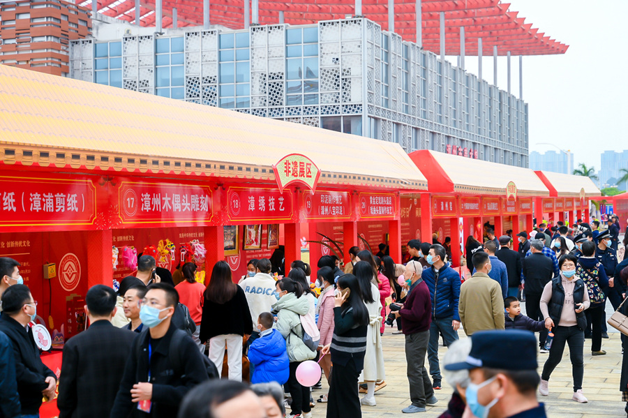 本屆美食文化節(jié)設有10個特色展區(qū)，吸引眾多市民游客前來體驗。主辦方供圖