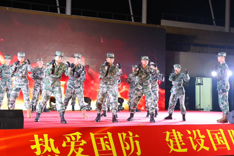 退役大學(xué)生士兵軍體拳表演。福建省軍區(qū)供圖