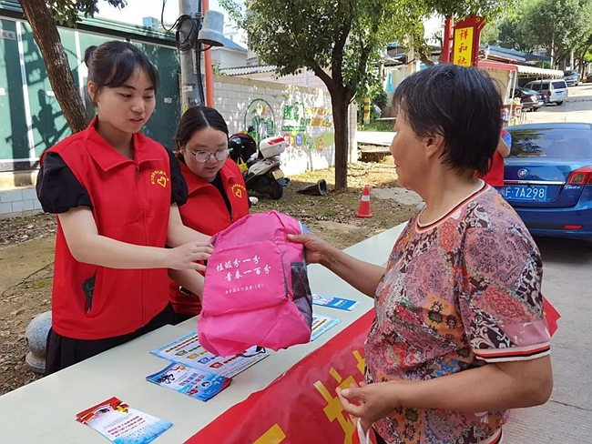 垃圾分類宣傳活動(dòng)現(xiàn)場。長汀縣委組織部供圖