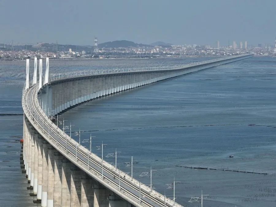 新建福廈高鐵湄洲灣跨海大橋全景。胡鵬攝