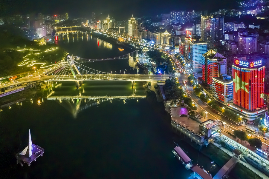 延平夜景。觀山海攝