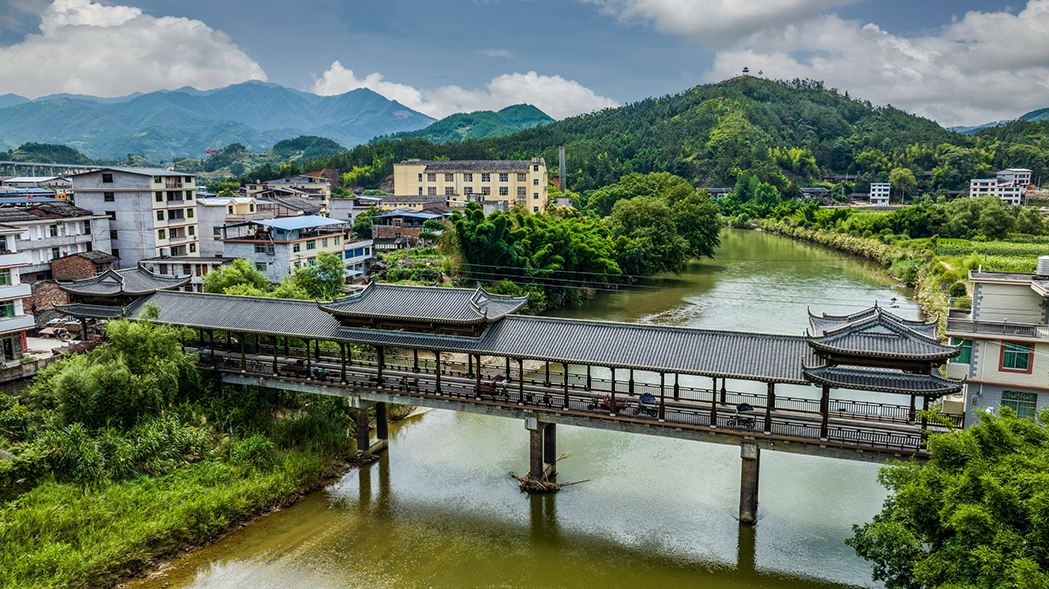 新陽(yáng)鎮(zhèn)高士村一角（黃在錦攝）