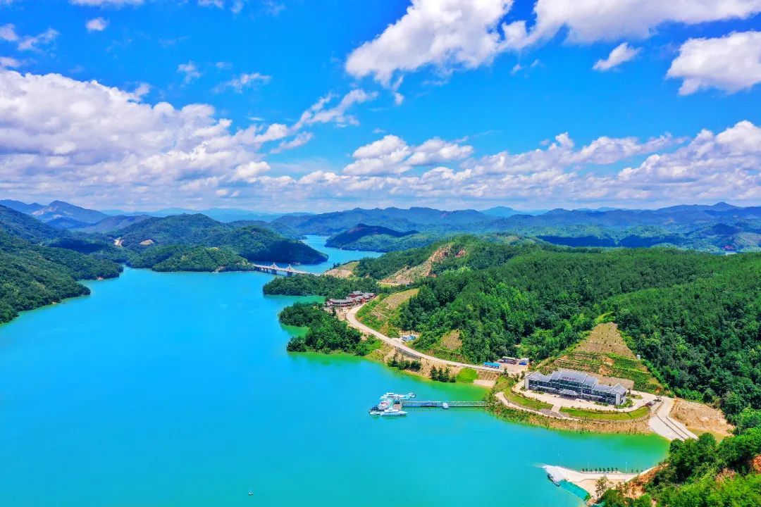 永定龍湖景區(qū)。