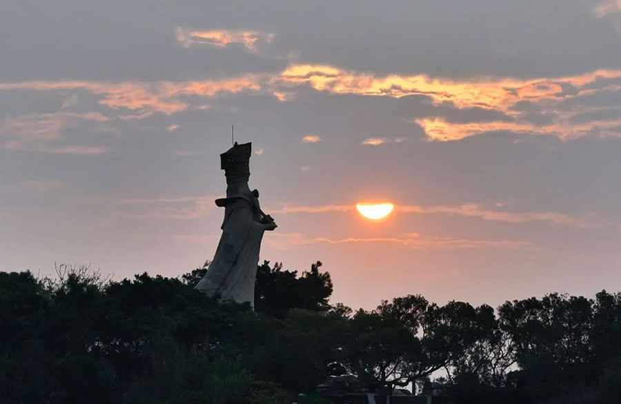 莆田仙游縣西苑鄉(xiāng)石谷解拍攝的日出。張宏鋒攝