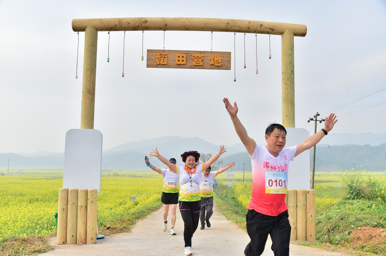 油菜花田健康跑。主辦方供圖