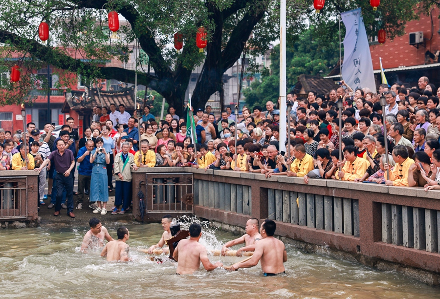 活動(dòng)期間配套舉辦的民俗活動(dòng)，吸引了許多群眾前來(lái)參觀。長(zhǎng)泰區(qū)融媒體中心供圖