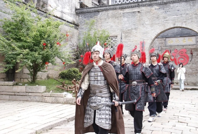 繞城巡游的“林位將軍”。