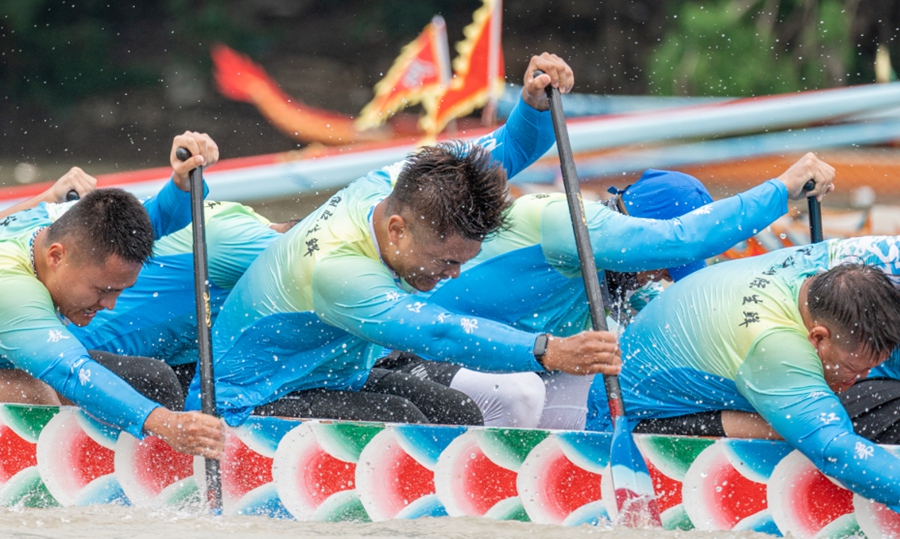 敖江水域上龍舟活動火熱舉行。