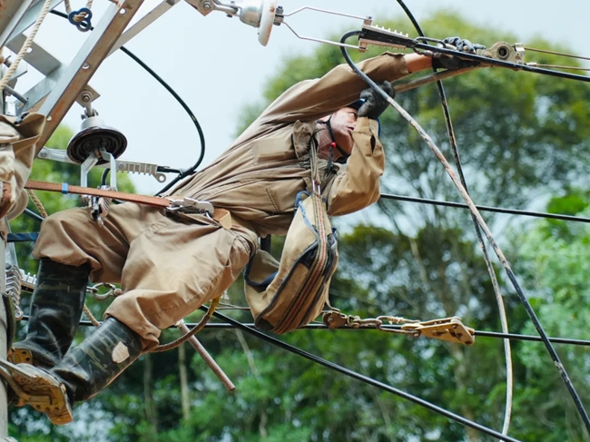 搶修受損電路。