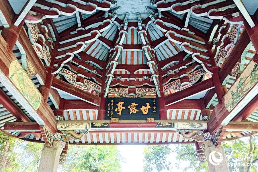 坐落于文筆塔公園內(nèi)的甘露寺。人民網(wǎng)記者 陳博攝