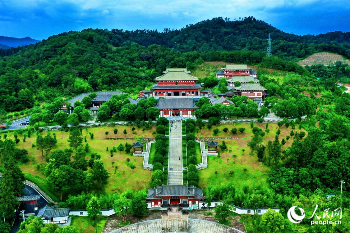 風(fēng)景宜人的考亭書院，是武夷山國家公園1號風(fēng)景道上的重要打卡點之一，由曾在南平生活、著書、講學(xué)近50年的南宋著名理學(xué)家朱熹創(chuàng)辦。人民網(wǎng) 李唯一攝