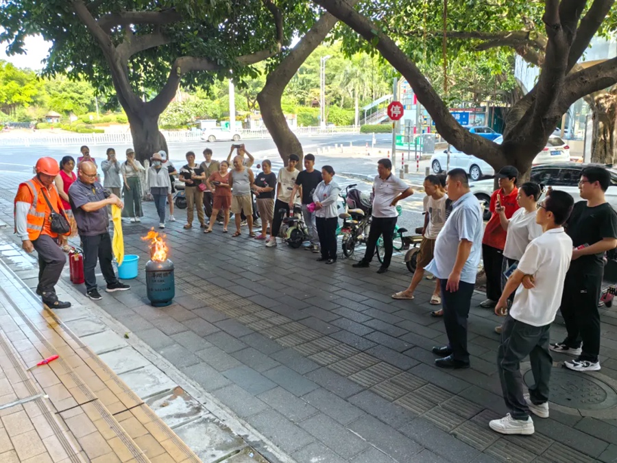 開展燃氣安全應急處置技能培訓。嘉蓮街道供圖