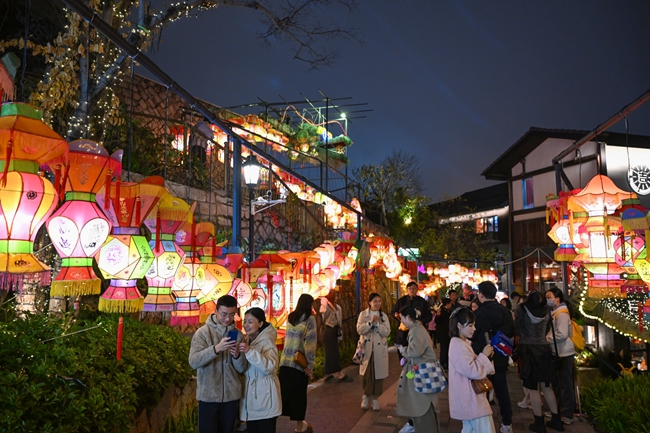 煙臺山。池遠攝