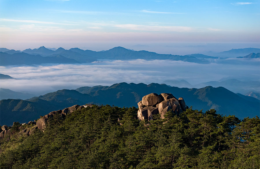 09 云霧中的戴云山。黃海 攝